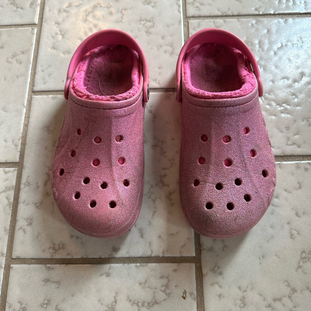 Kids Pink Crocs Size 3 - Play Condition
